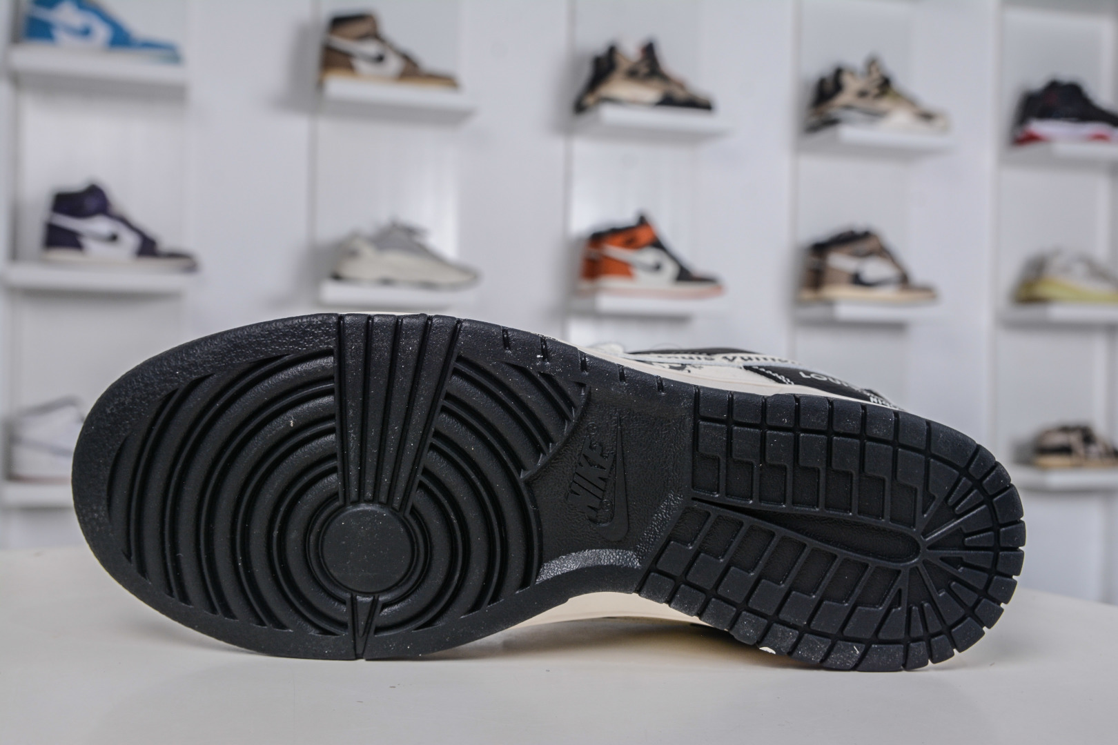 270 Nike SB Dunk Low x Louis VuittLV联名-白黑 XD1588-236