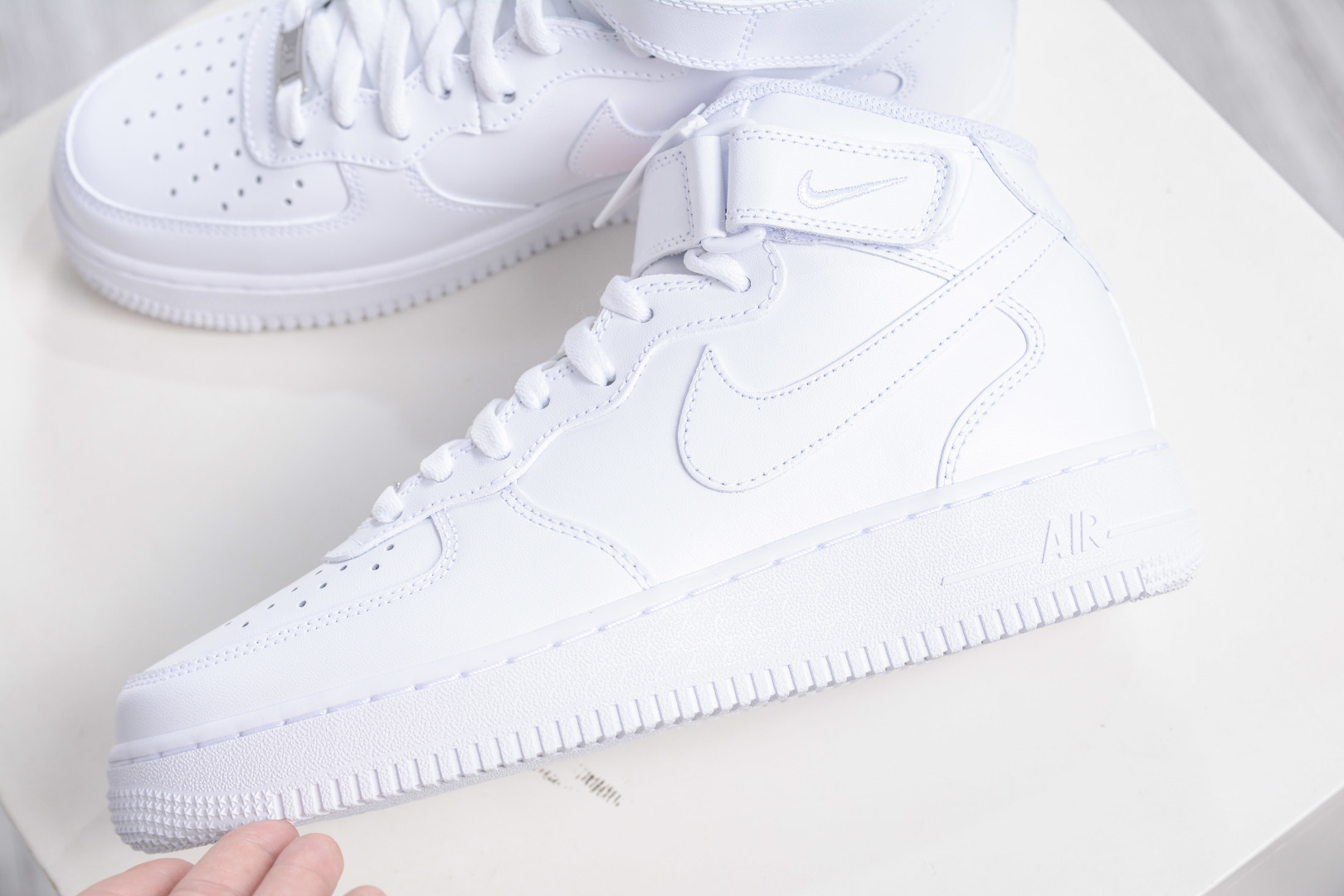 纯原 Nike Air Force 1 MID '07 空军一号高帮经典板鞋 纯白中帮 原楦头原纸板 打