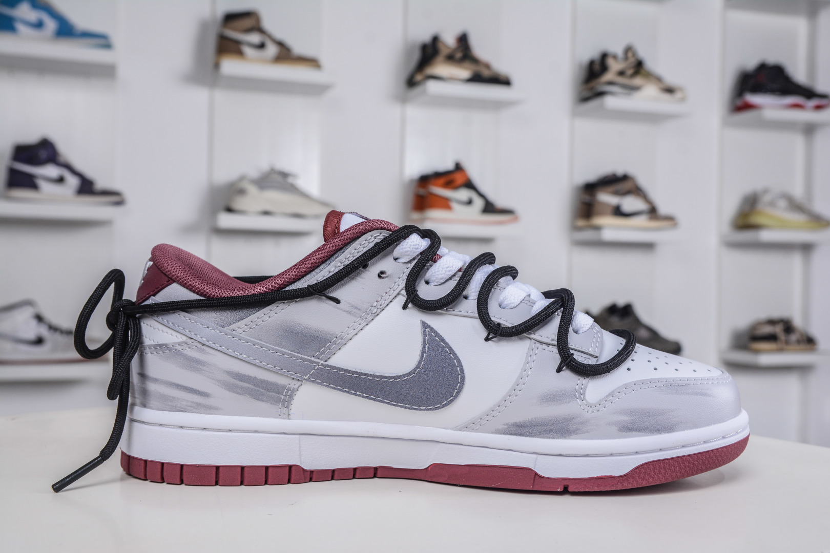 270 Nike Dunk Low 城市废墟 废土风 此款鞋身选用灰白基调 DV0833-112