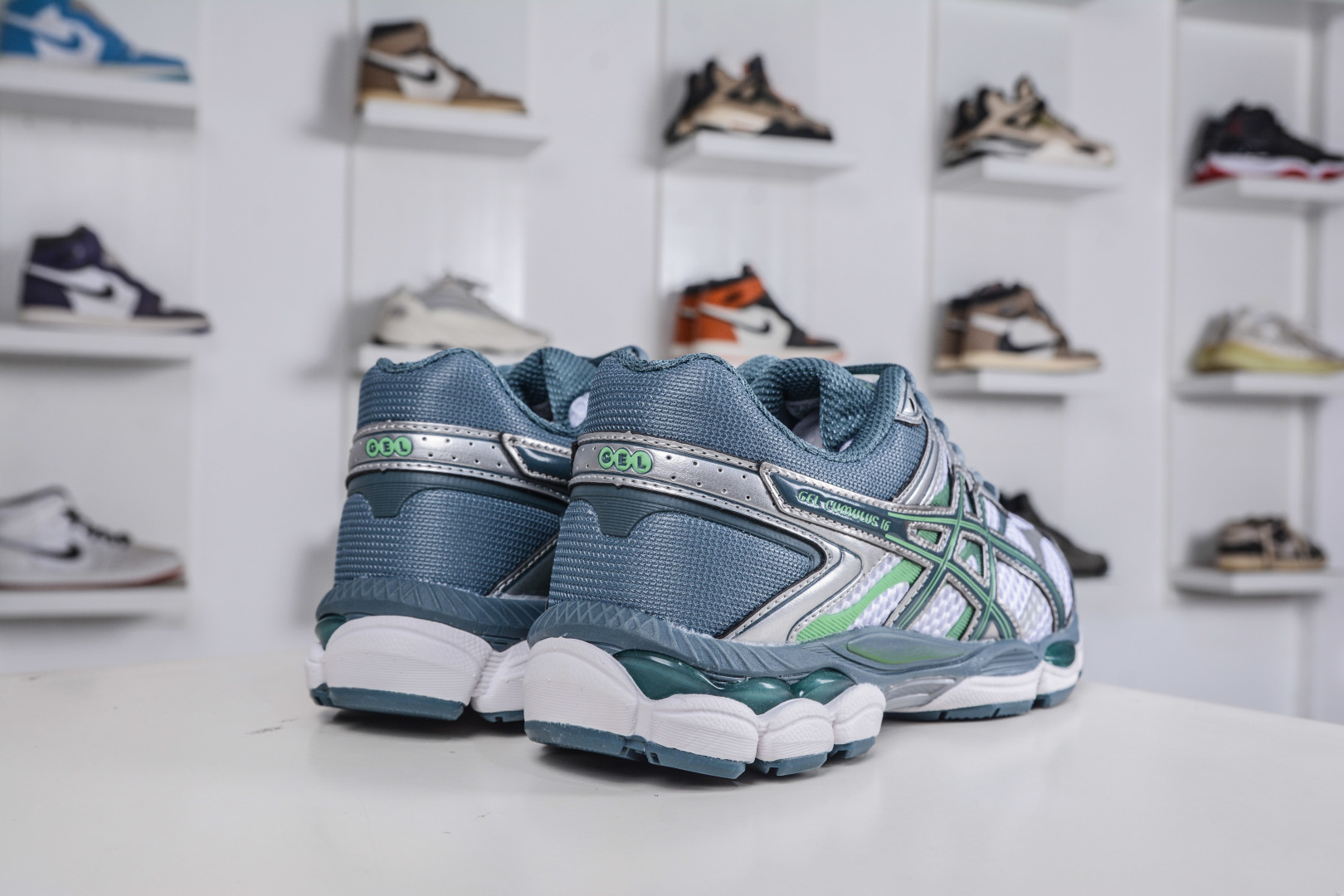 200 Asics Gel-Cumulus 16 亚瑟士复古时尚缓震运动跑步鞋 1203A733-100