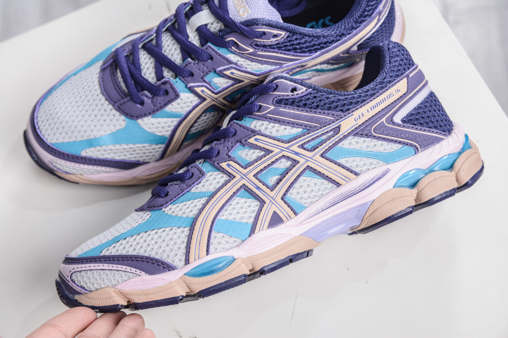 200 Asics Gel-Cumulus 16 亚瑟士复古时尚缓震运动跑步鞋 1203A763-020