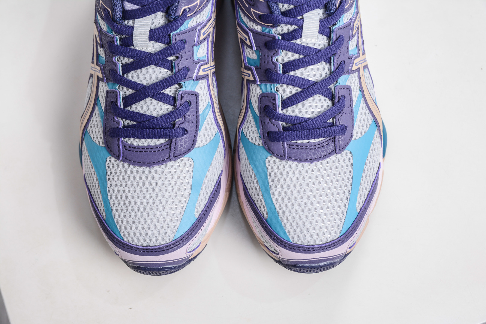 200 Asics Gel-Cumulus 16 亚瑟士复古时尚缓震运动跑步鞋 1203A763-020