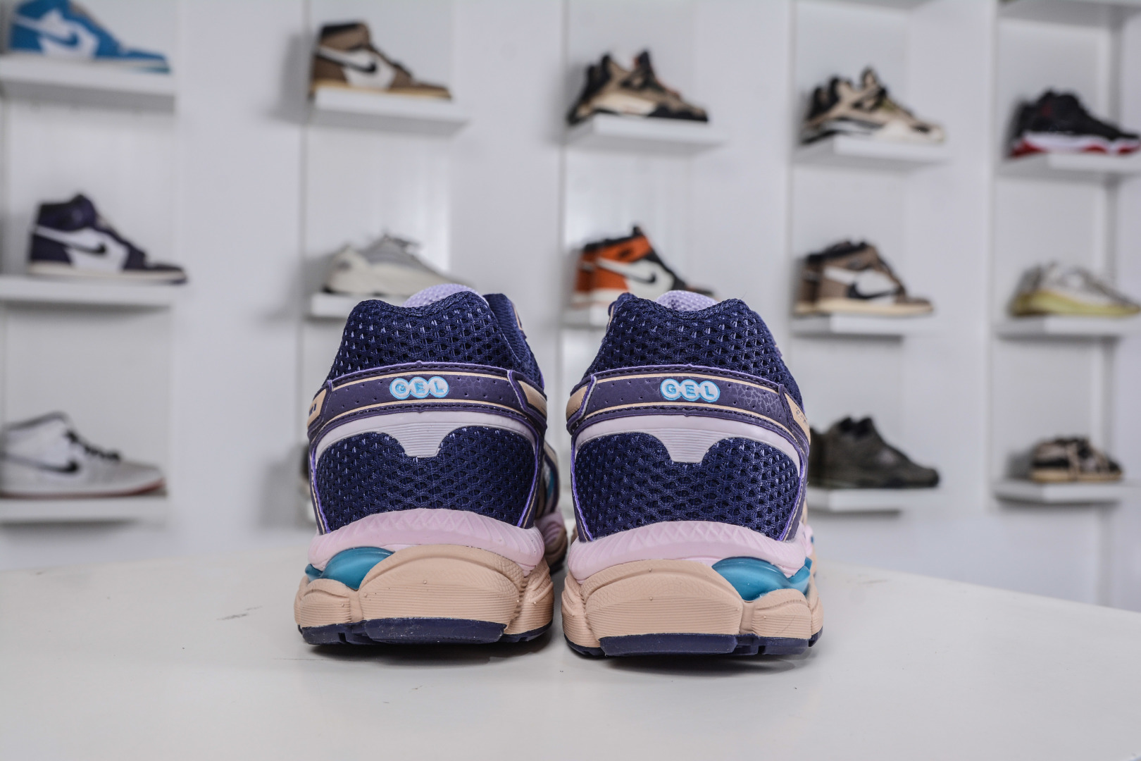 200 Asics Gel-Cumulus 16 亚瑟士复古时尚缓震运动跑步鞋 1203A763-020