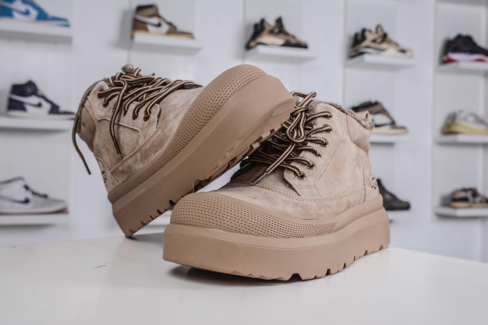 320 UGG Tasman Weather Hybrid 塔斯曼混合系列中帮轻量休闲马丁靴 U6332M