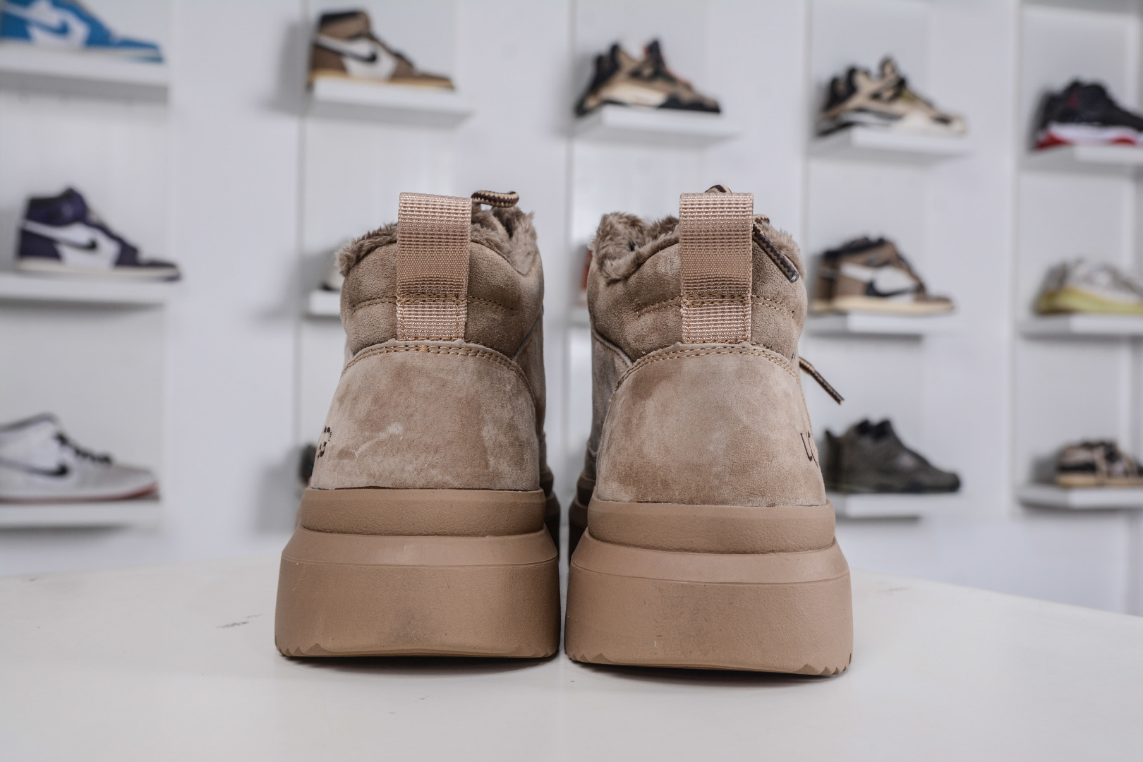 320 UGG Tasman Weather Hybrid 塔斯曼混合系列中帮轻量休闲马丁靴 U6332M