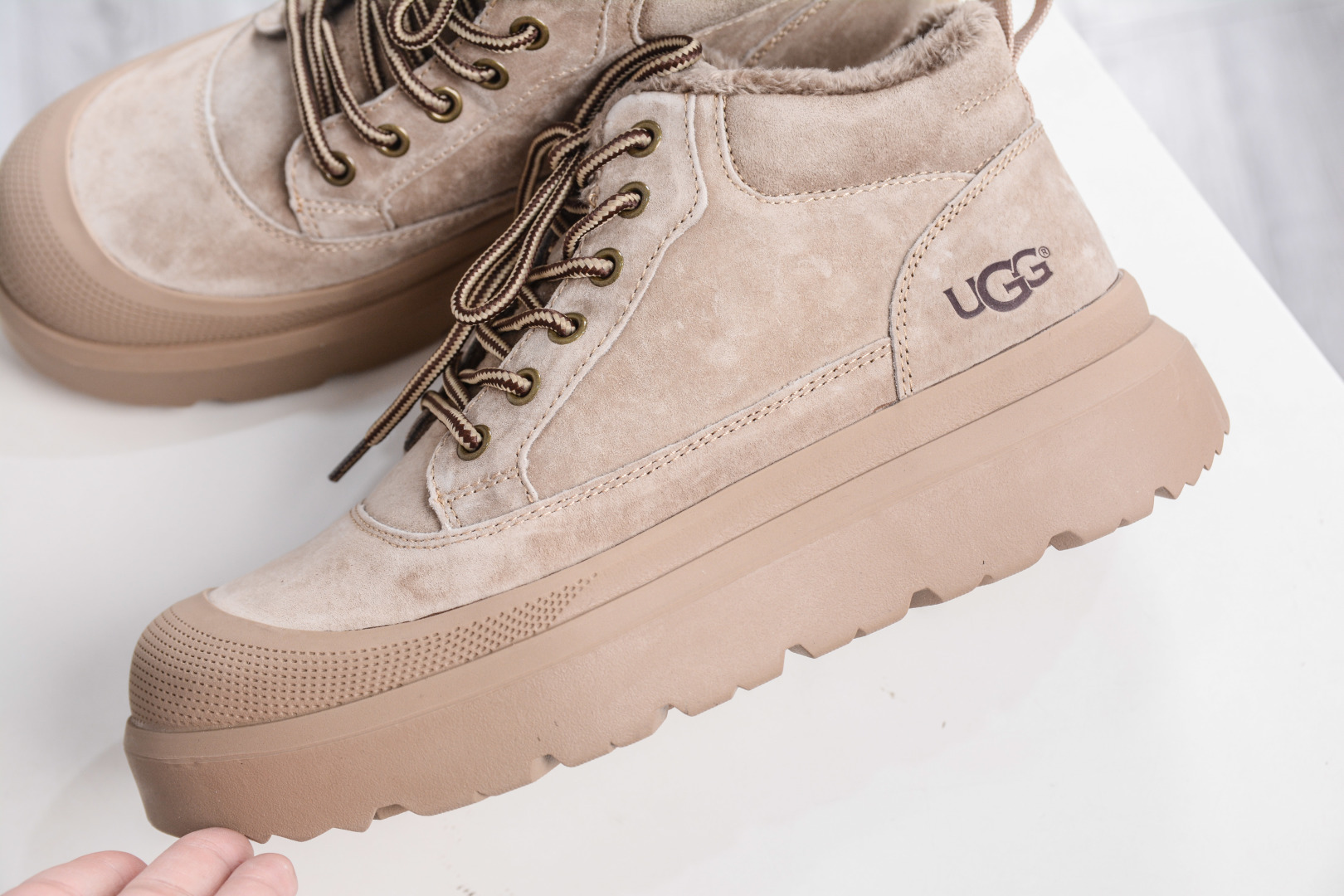 320 UGG Tasman Weather Hybrid 塔斯曼混合系列中帮轻量休闲马丁靴 U6332M