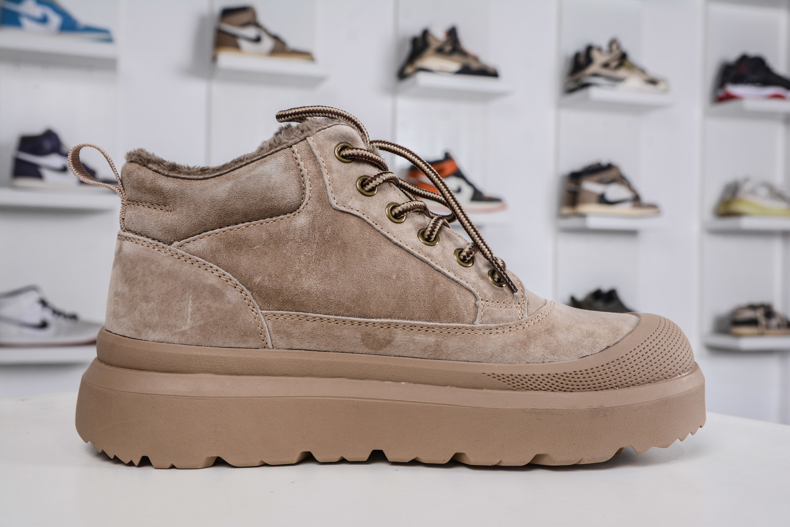 320 UGG Tasman Weather Hybrid 塔斯曼混合系列中帮轻量休闲马丁靴 U6332M