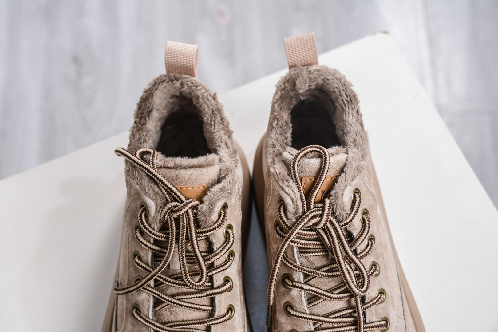 320 UGG Tasman Weather Hybrid 塔斯曼混合系列中帮轻量休闲马丁靴 U6332M