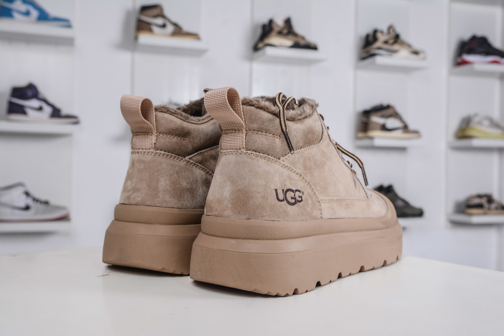 320 UGG Tasman Weather Hybrid 塔斯曼混合系列中帮轻量休闲马丁靴 U6332M