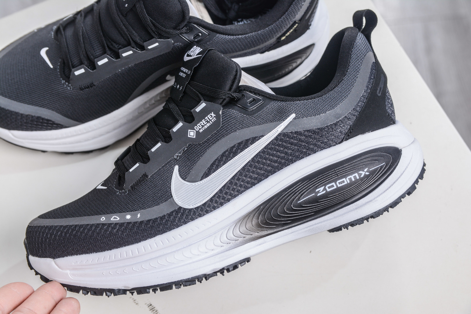 180 Nike Air Zoom Vomero 18 GTX HQ7001-002