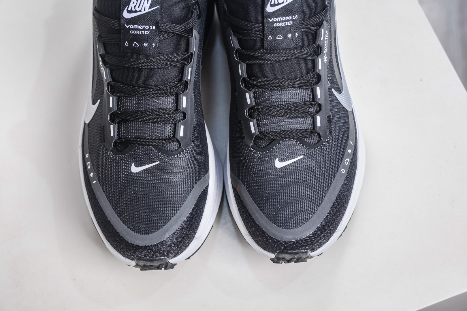 180 Nike Air Zoom Vomero 18 GTX HQ7001-002