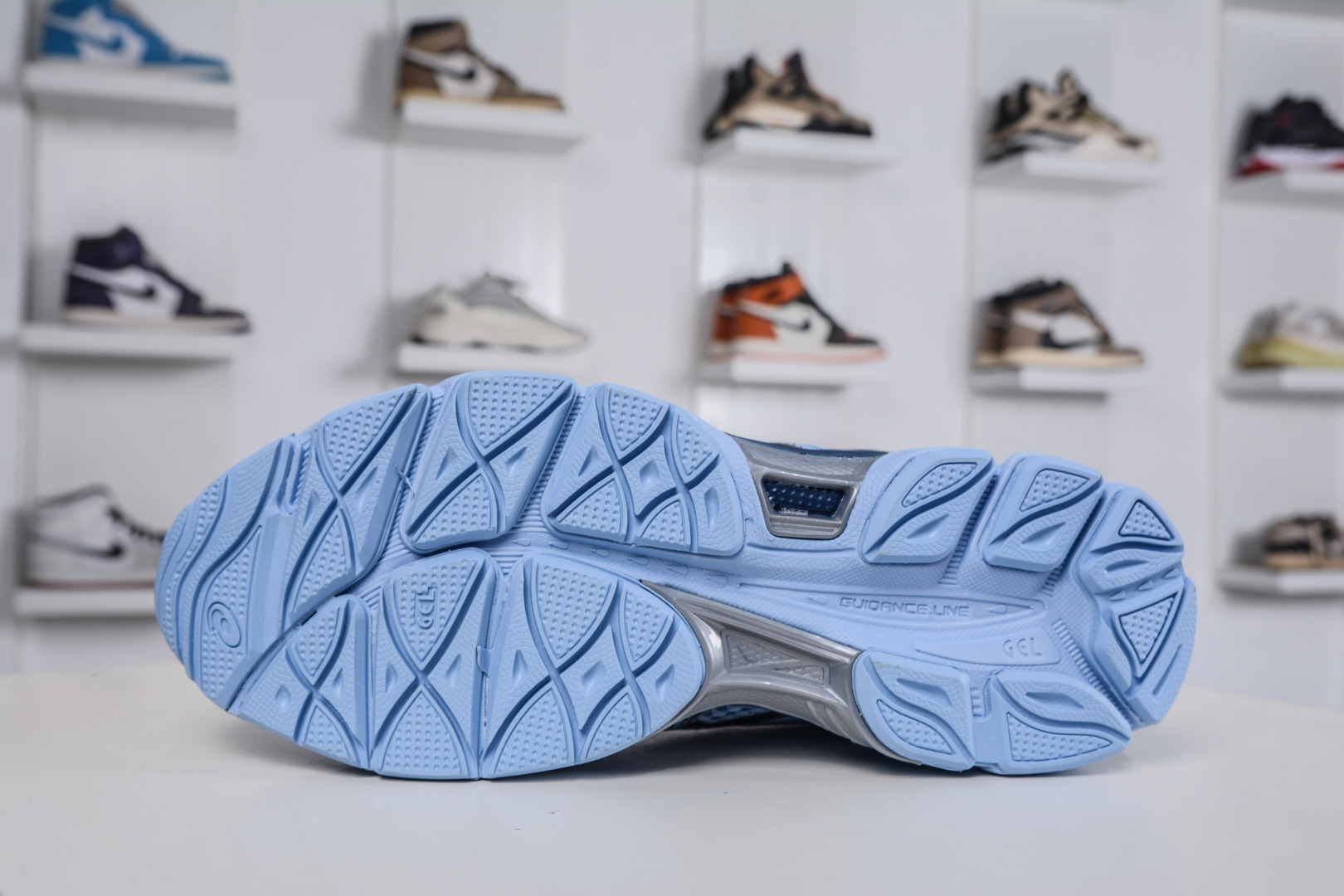 200 Asics Gel-Cumulus 16 亚瑟士复古时尚缓震运动跑步鞋 1203A733-400