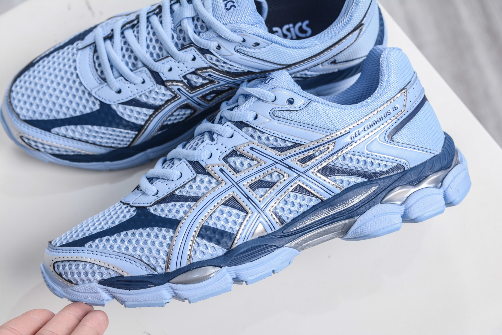 200 Asics Gel-Cumulus 16 亚瑟士复古时尚缓震运动跑步鞋 1203A733-400