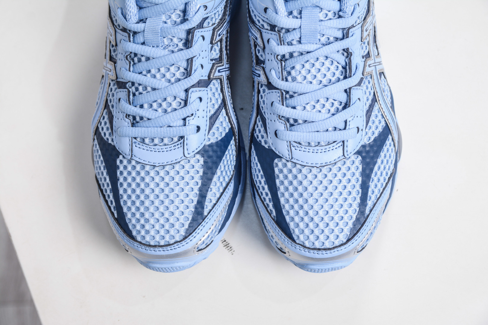 200 Asics Gel-Cumulus 16 亚瑟士复古时尚缓震运动跑步鞋 1203A733-400