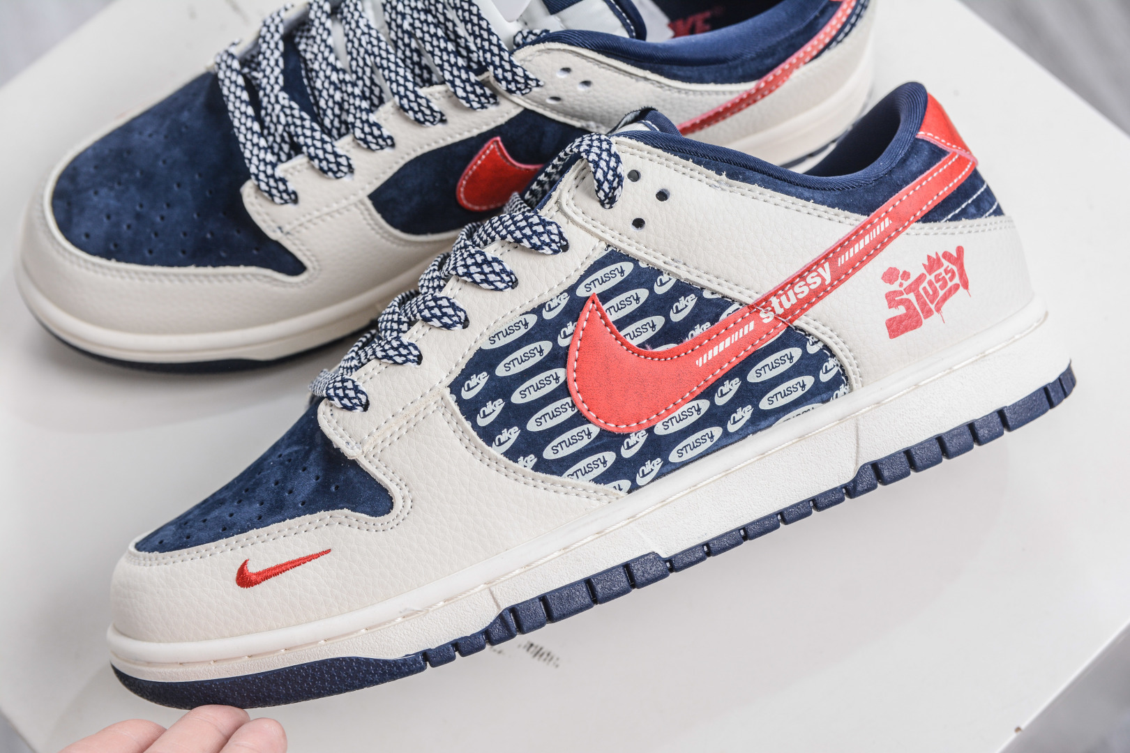270 Nike SB Dunk Low X Stussy 斯图西联名-米白蓝红勾 DD1988-008