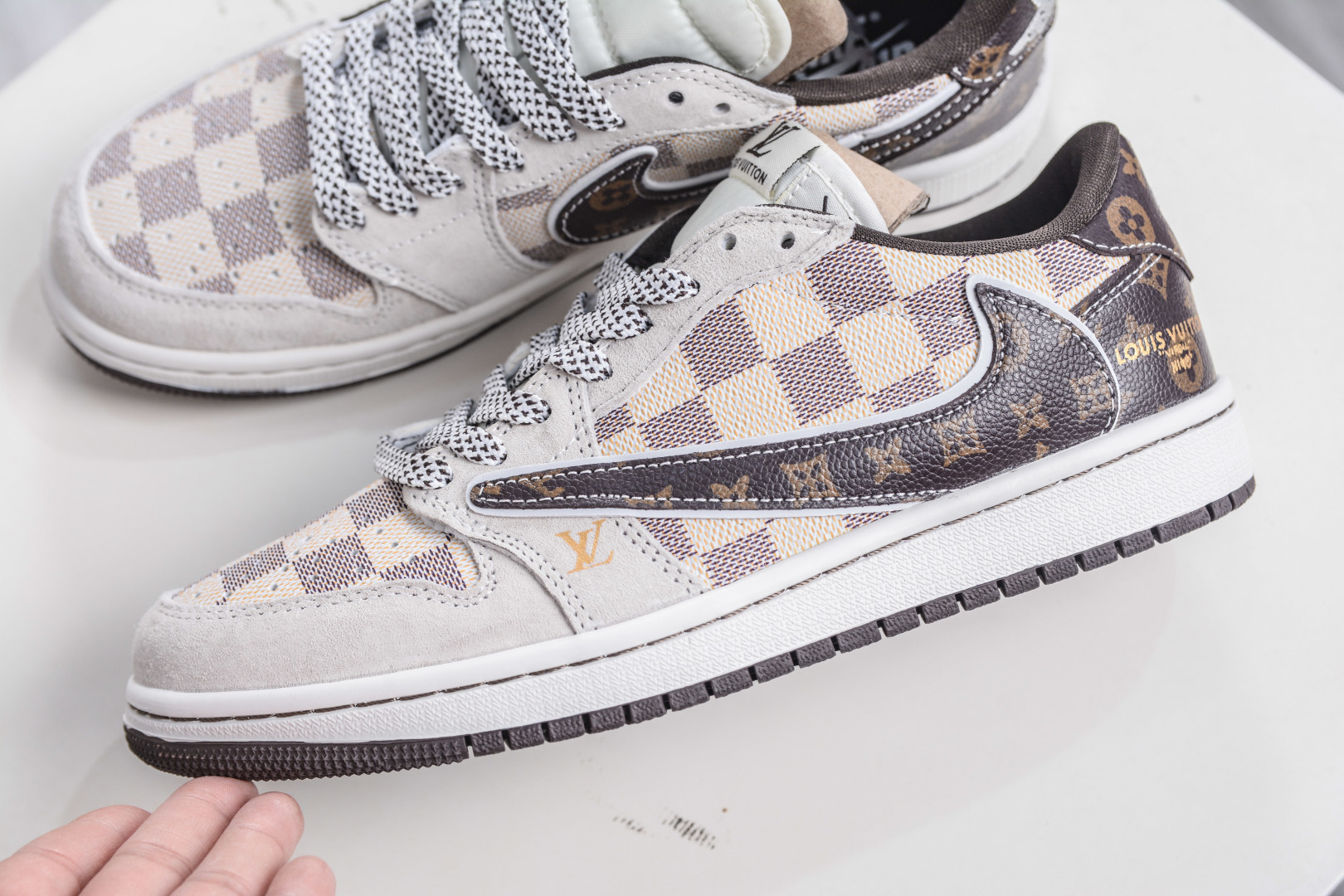 270 TS x Air Jordan x Louis VuittAJ1 Low 倒钩低帮LV联名-棋盘格米棕 DZ5899-038