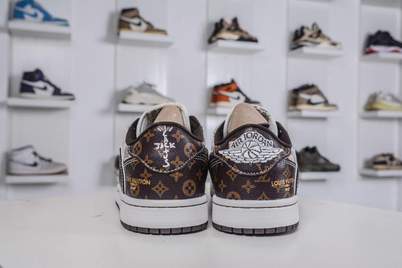 270 TS x Air Jordan x Louis VuittAJ1 Low 倒钩低帮LV联名-棋盘格米棕 DZ5899-038