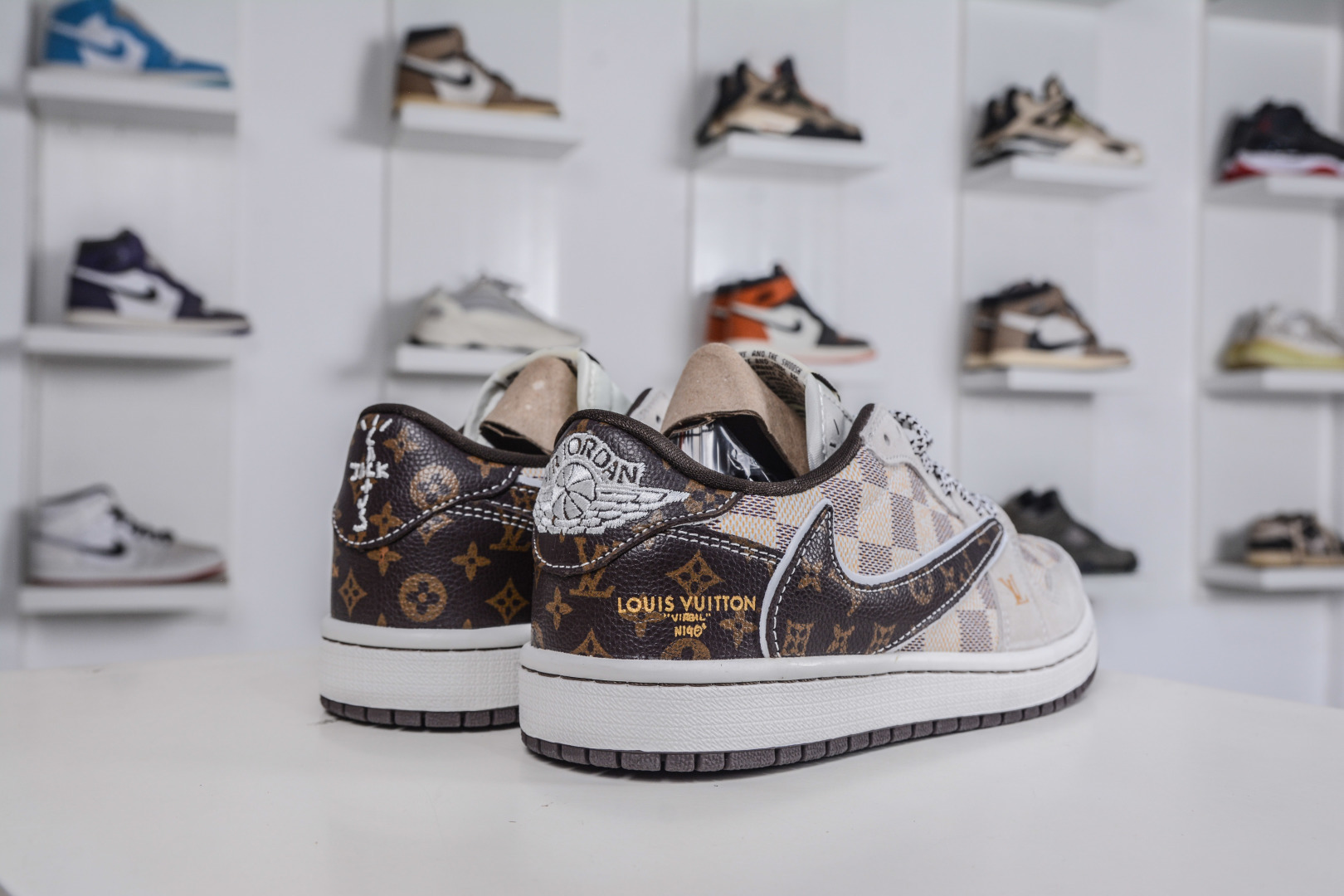 270 TS x Air Jordan x Louis VuittAJ1 Low 倒钩低帮LV联名-棋盘格米棕 DZ5899-038