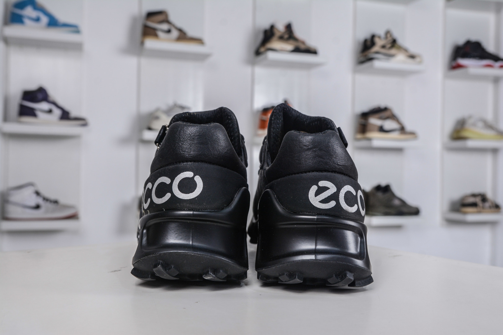 300 ECCO爱步男款跑步鞋 防滑缓震透气运动鞋健步BIOM2.1越野系列