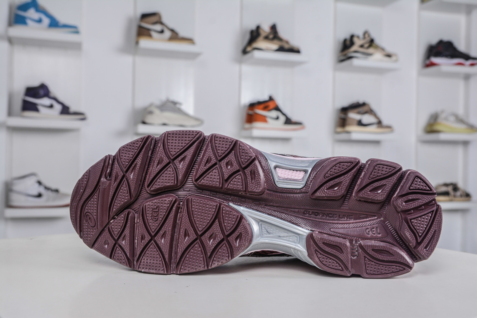 200 Asics Gel-Cumulus 16 亚瑟士复古时尚缓震运动跑步鞋 1203A733-600