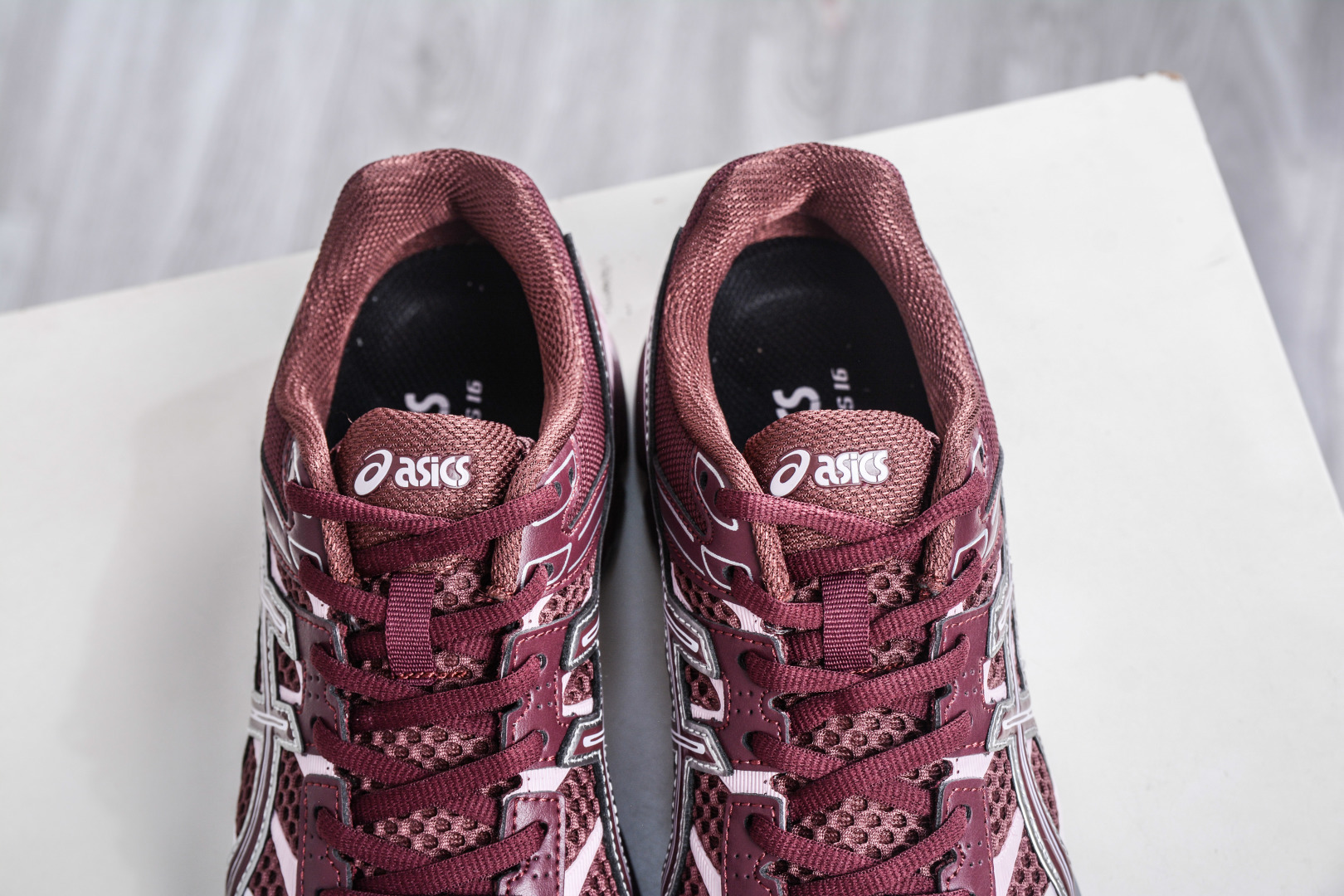 200 Asics Gel-Cumulus 16 亚瑟士复古时尚缓震运动跑步鞋 1203A733-600