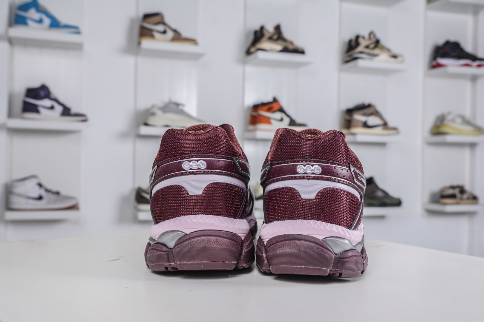 200 Asics Gel-Cumulus 16 亚瑟士复古时尚缓震运动跑步鞋 1203A733-600