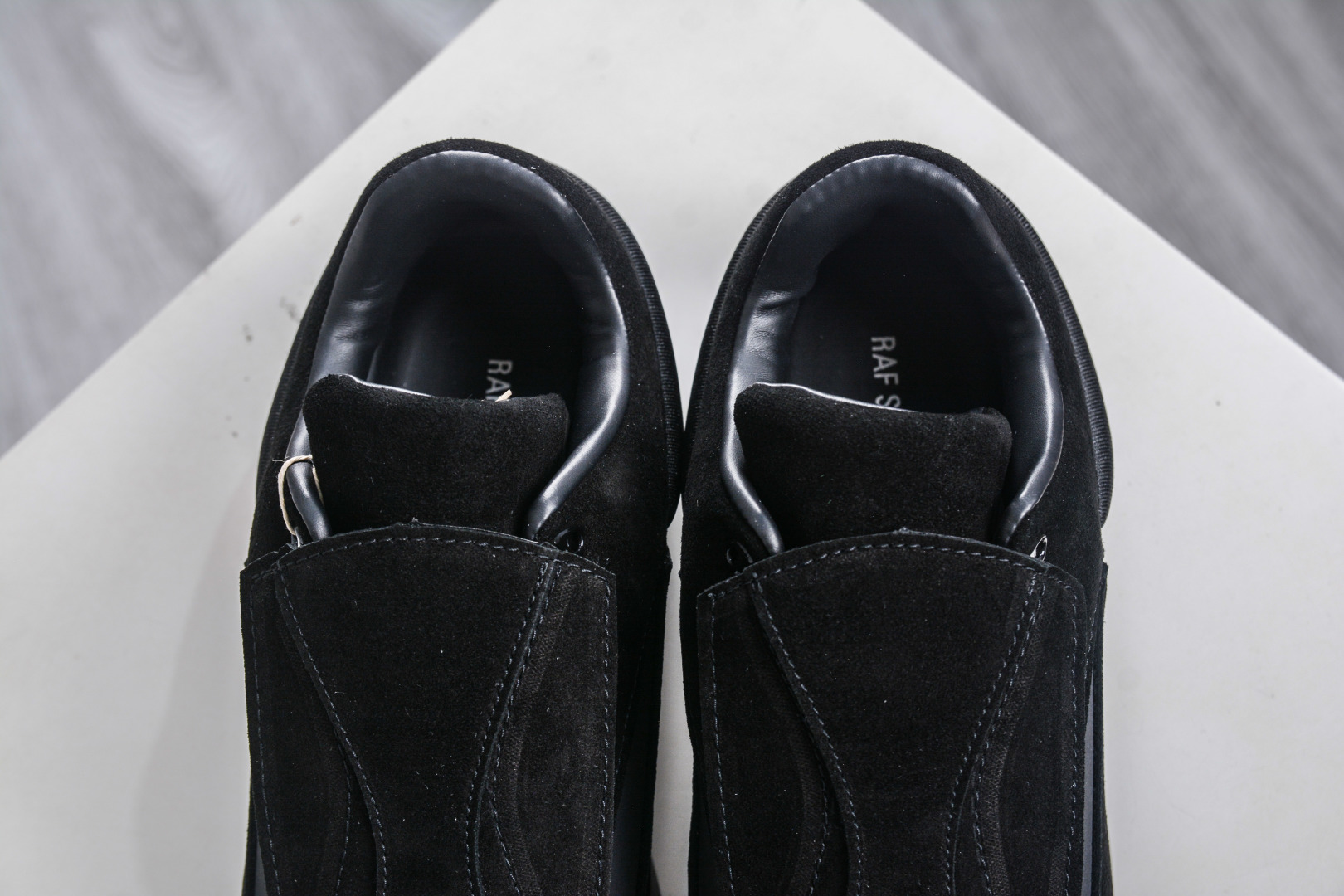 260 RAF SIMONS CYLON-21 潮流运动 圆头系带 低帮休闲鞋采用光滑皮革 HR740001L-3024