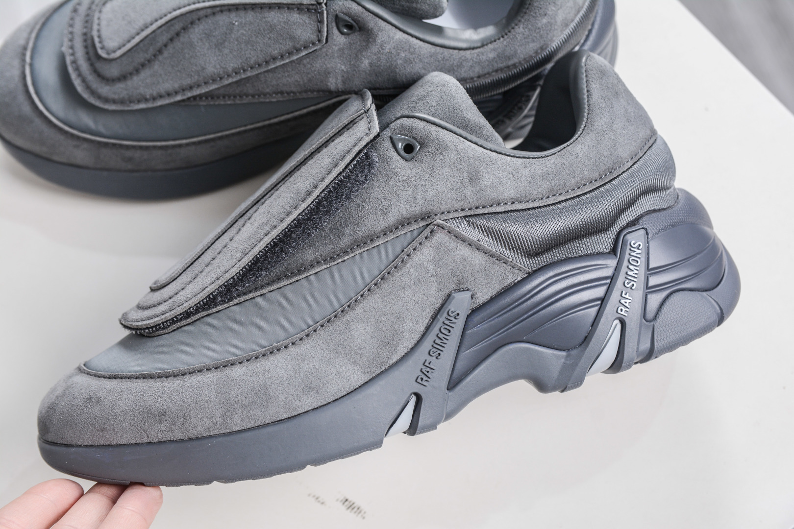 260 RAF SIMONS CYLON-21 潮流运动 圆头系带 低帮休闲鞋采用光滑皮革 HR740001L-2959