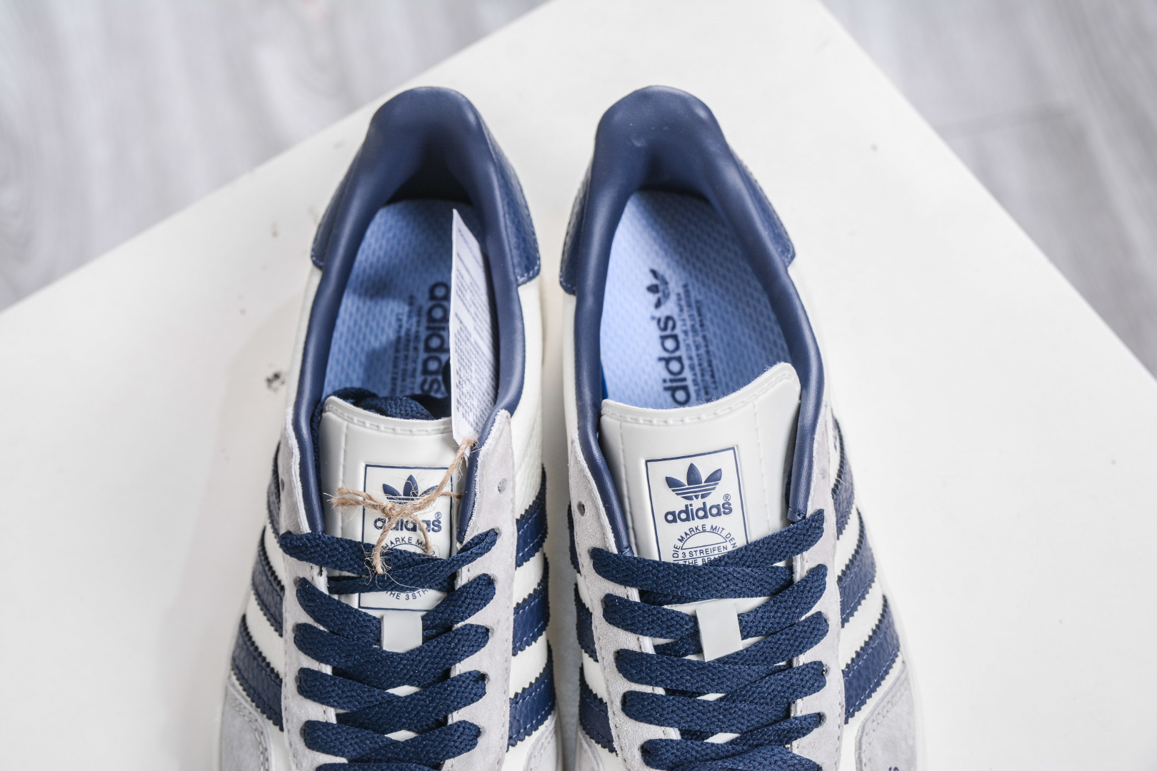 160 adidoriginals GAZELLE INDOOR 此款鞋延续了橡胶外底和经典款式的传统 DD6611