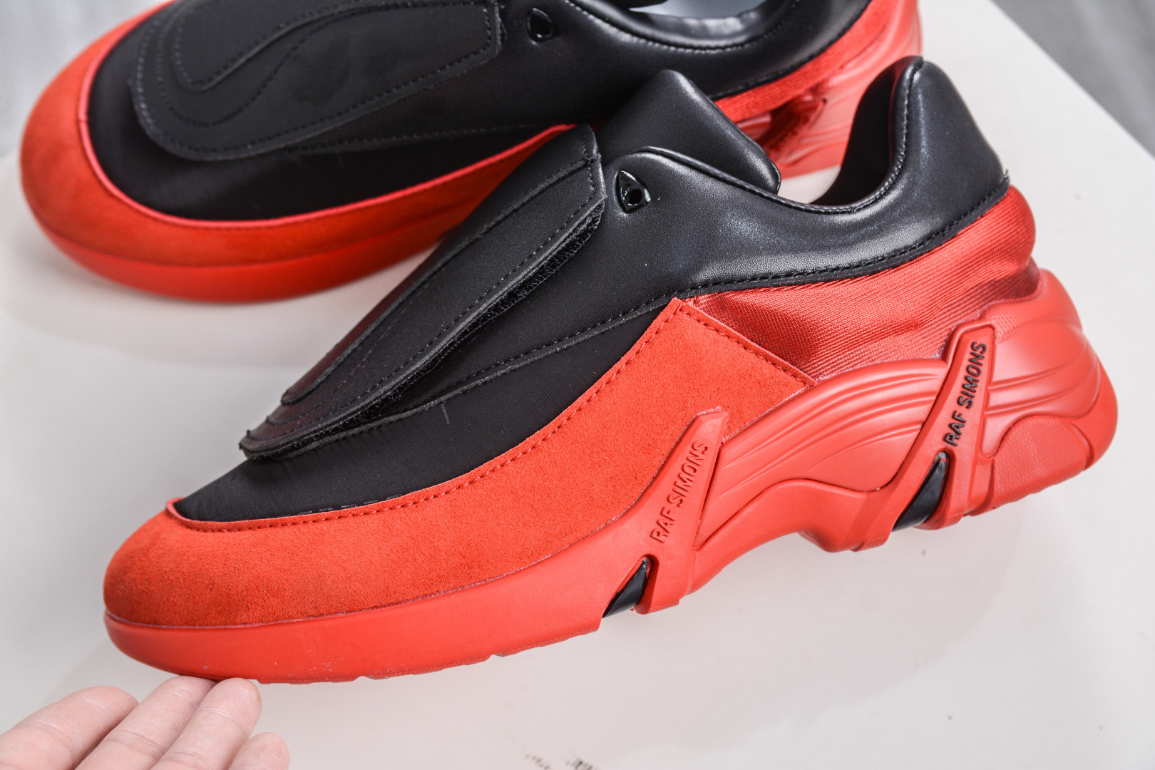 260 RAF SIMONS CYLON-21 潮流运动 圆头系带 低帮休闲鞋采用光滑皮革 HR740001S-0178