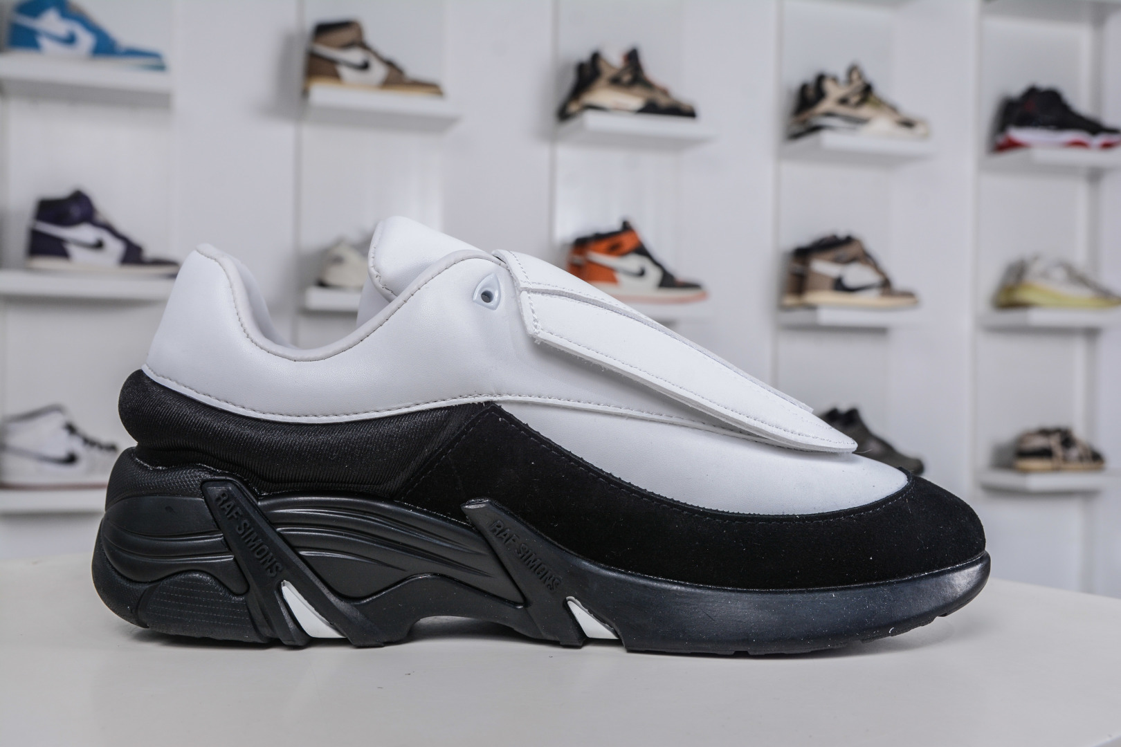 260 RAF SIMONS CYLON-21 潮流运动 圆头系带 低帮休闲鞋采用光滑皮革 HR740001S-0062