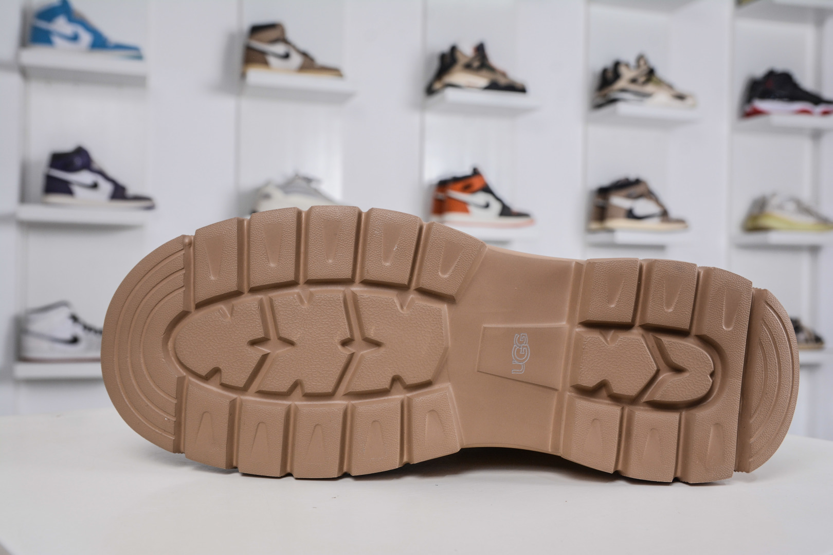 280 UGG Tasman Weather Hybrid 塔斯曼混合系列中帮轻量休闲马丁靴