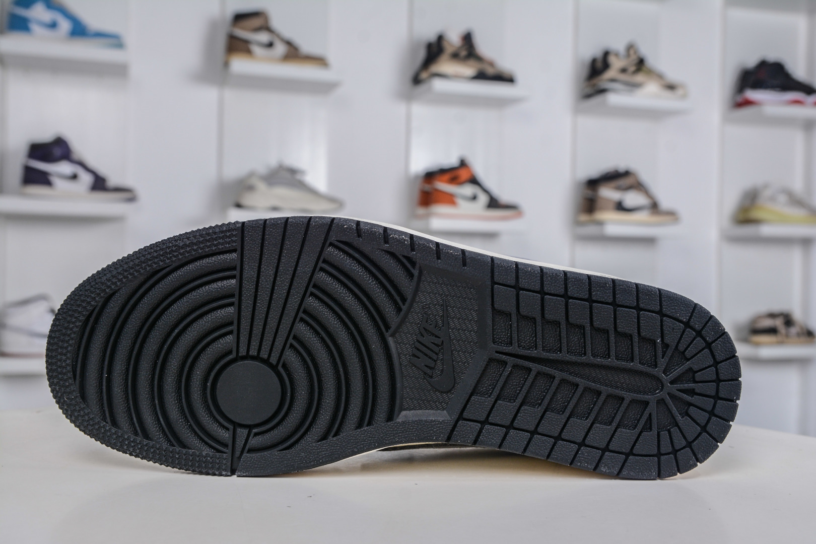 270 TS x Air Jordan x Peaceminusone AJ1 Low 倒钩低帮联名小雏菊-米白灰 QW5088-208