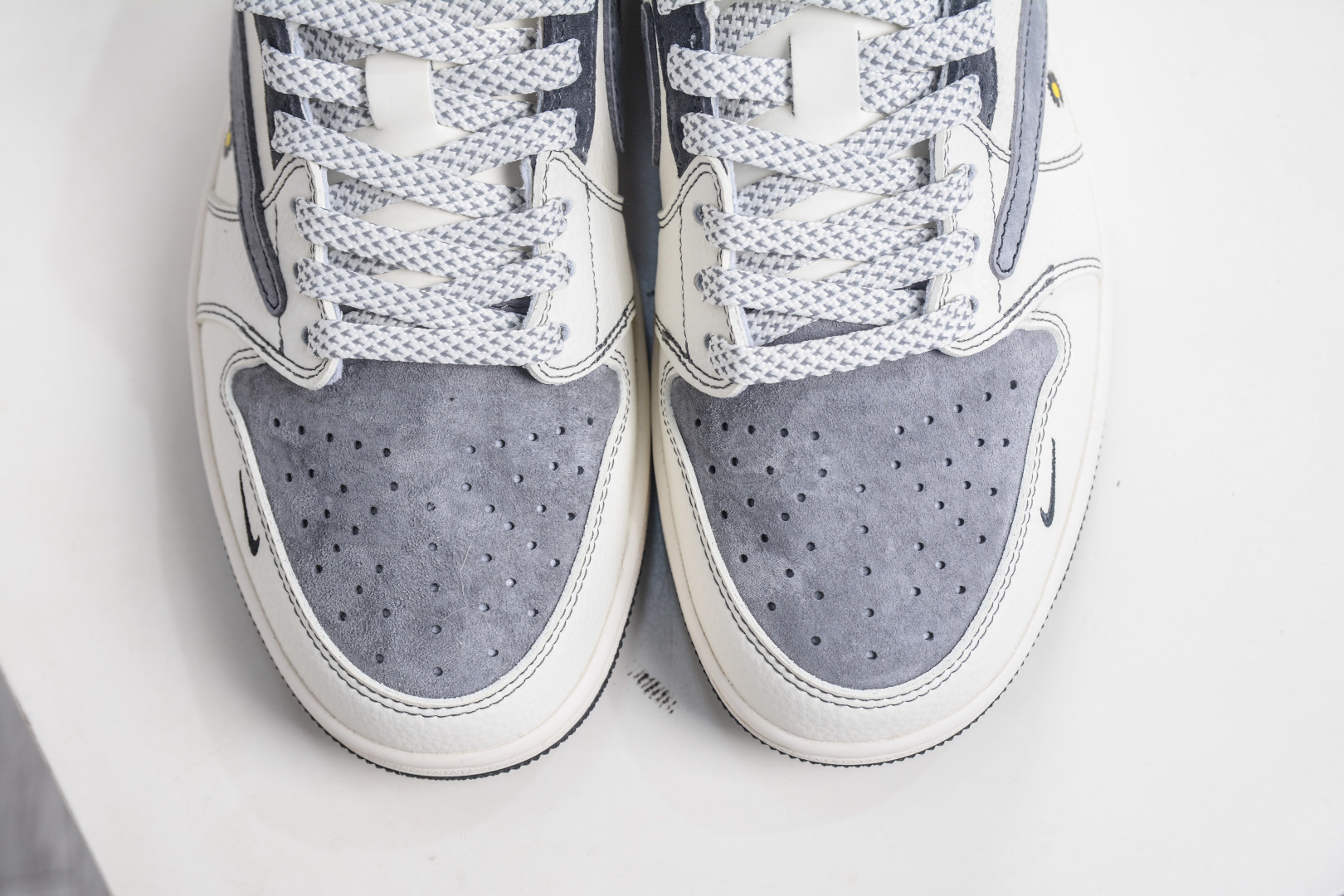 270 TS x Air Jordan x Peaceminusone AJ1 Low 倒钩低帮联名小雏菊-米白灰 QW5088-208