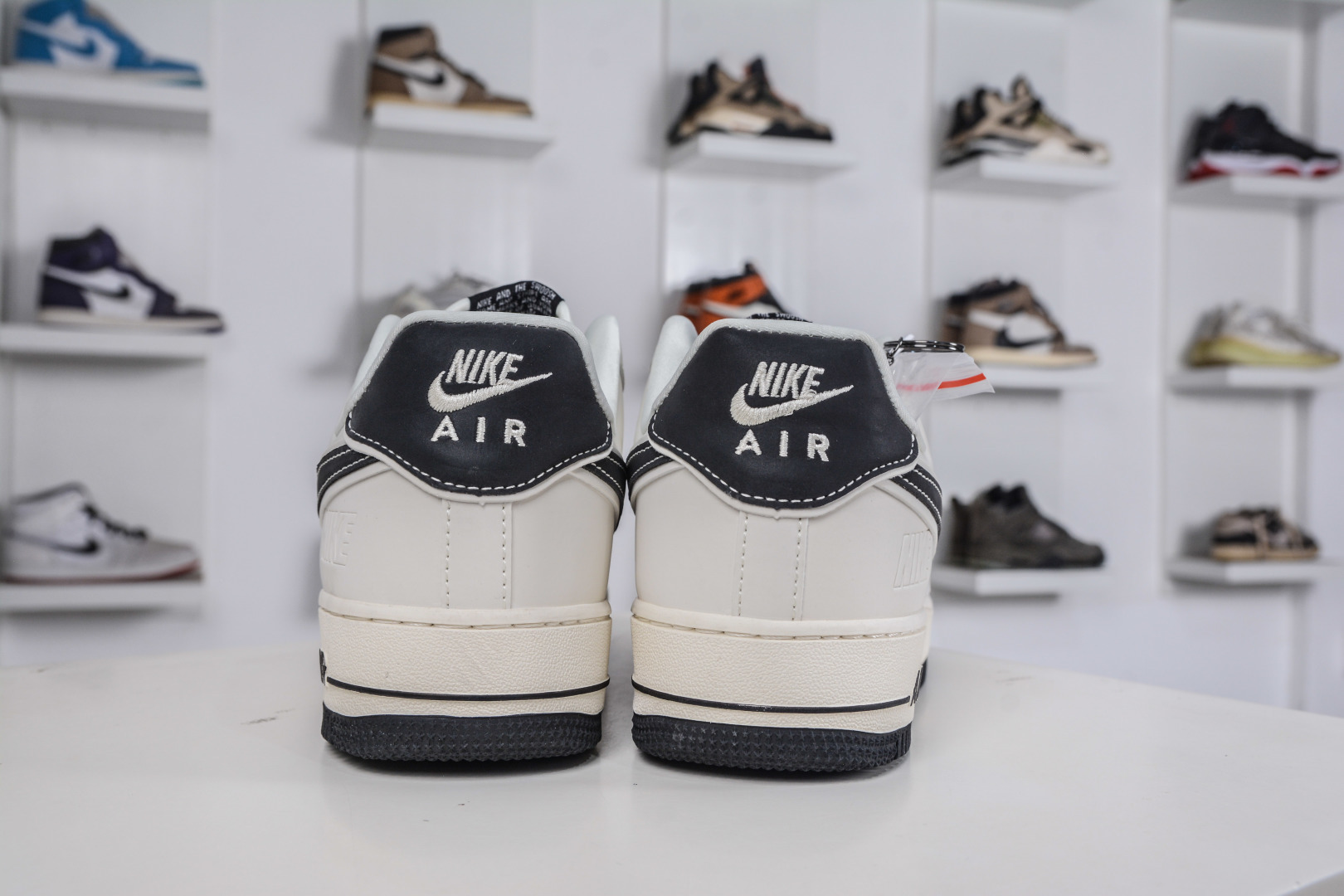 260 Nike Air Force 1 Low 07 米黑 DD1982-327