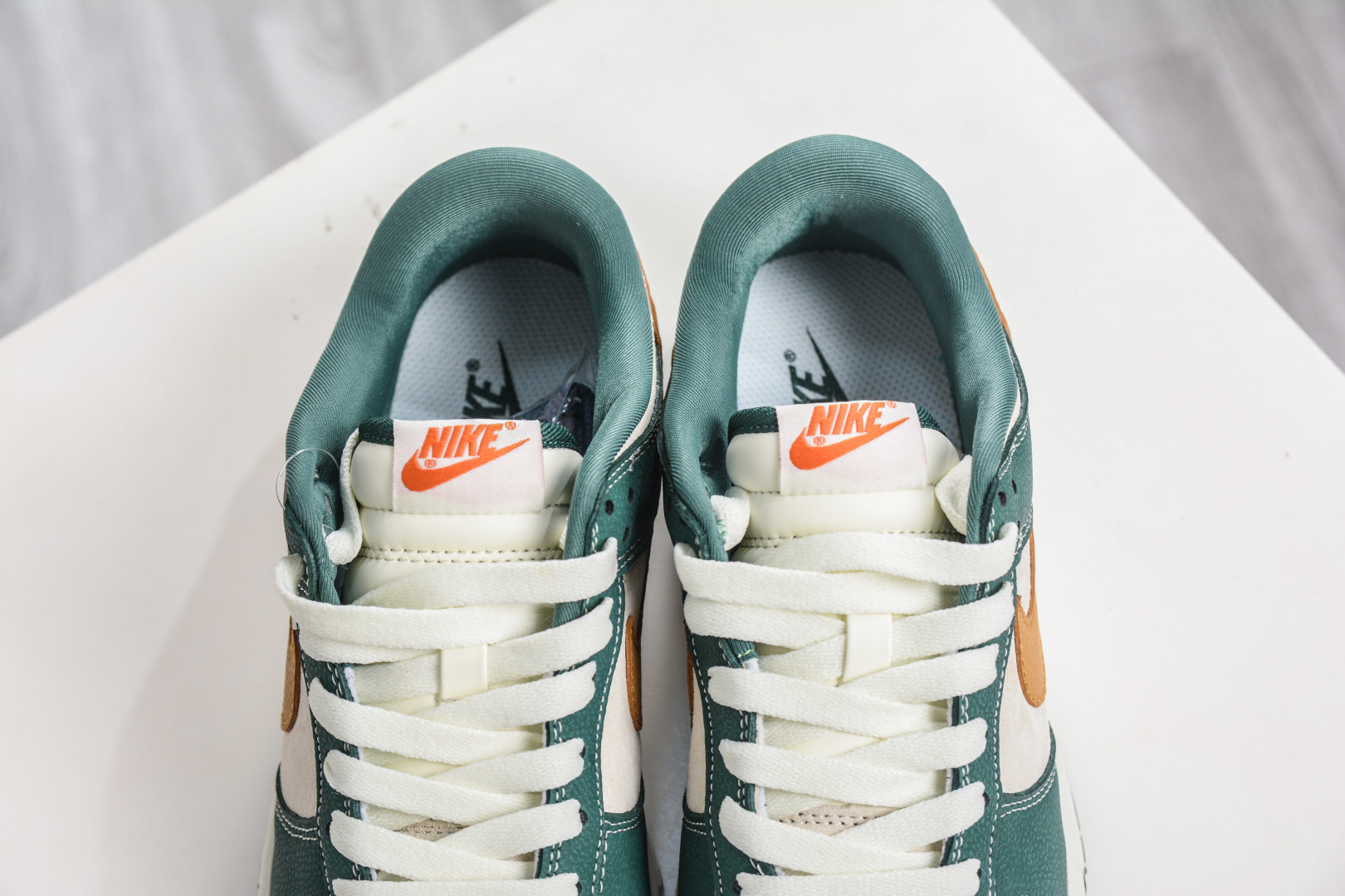 270 Nike SB Dunk Low x NIKE 耐克联名-卡其绿 YF9511-921