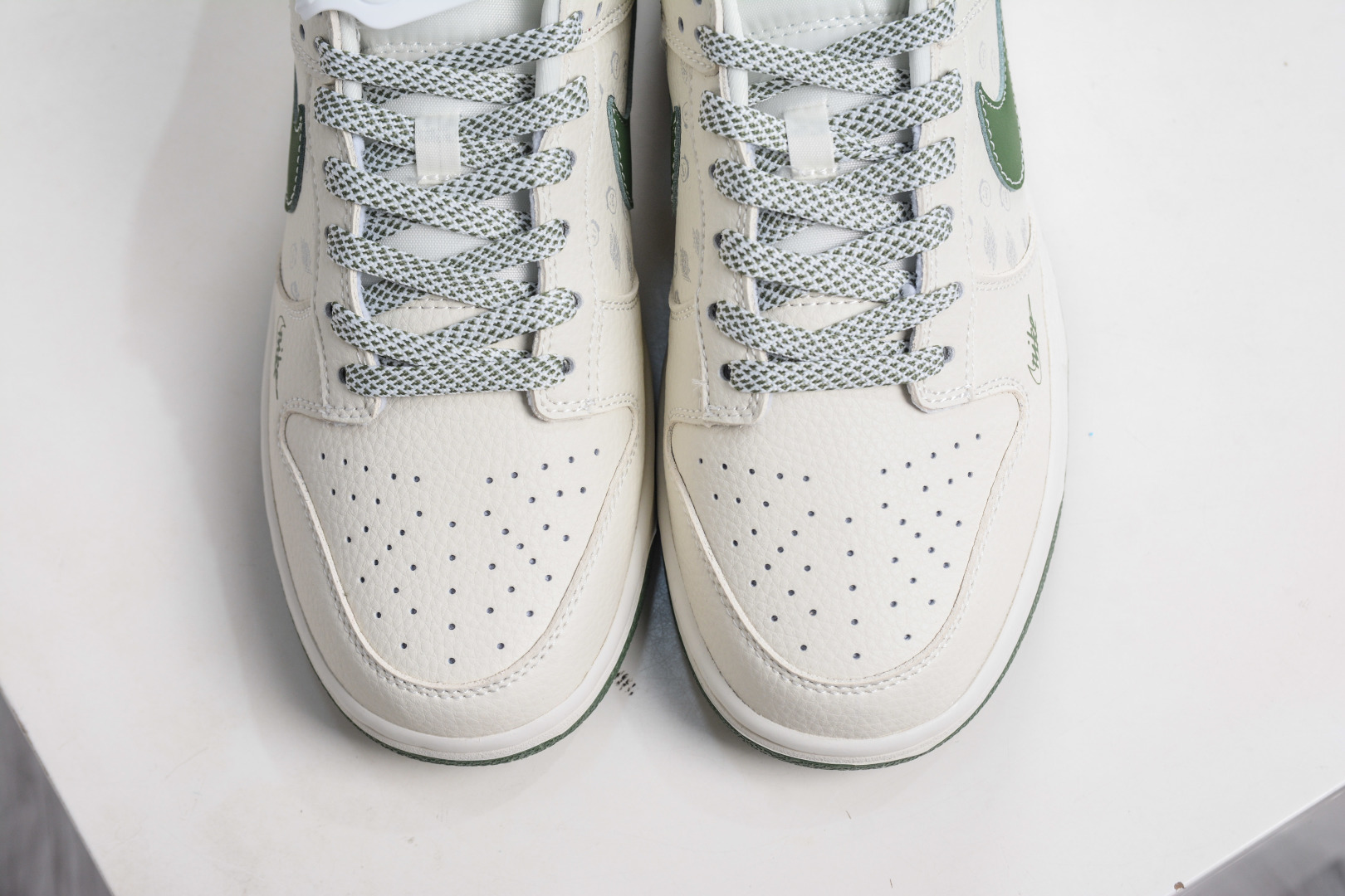 270 Nike SB Dunk Low 米白绿 DS6608-018