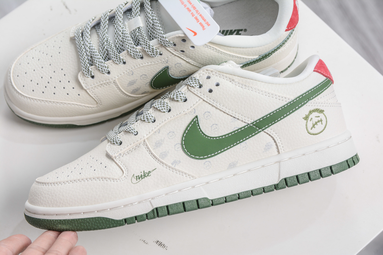 270 Nike SB Dunk Low 米白绿 DS6608-018