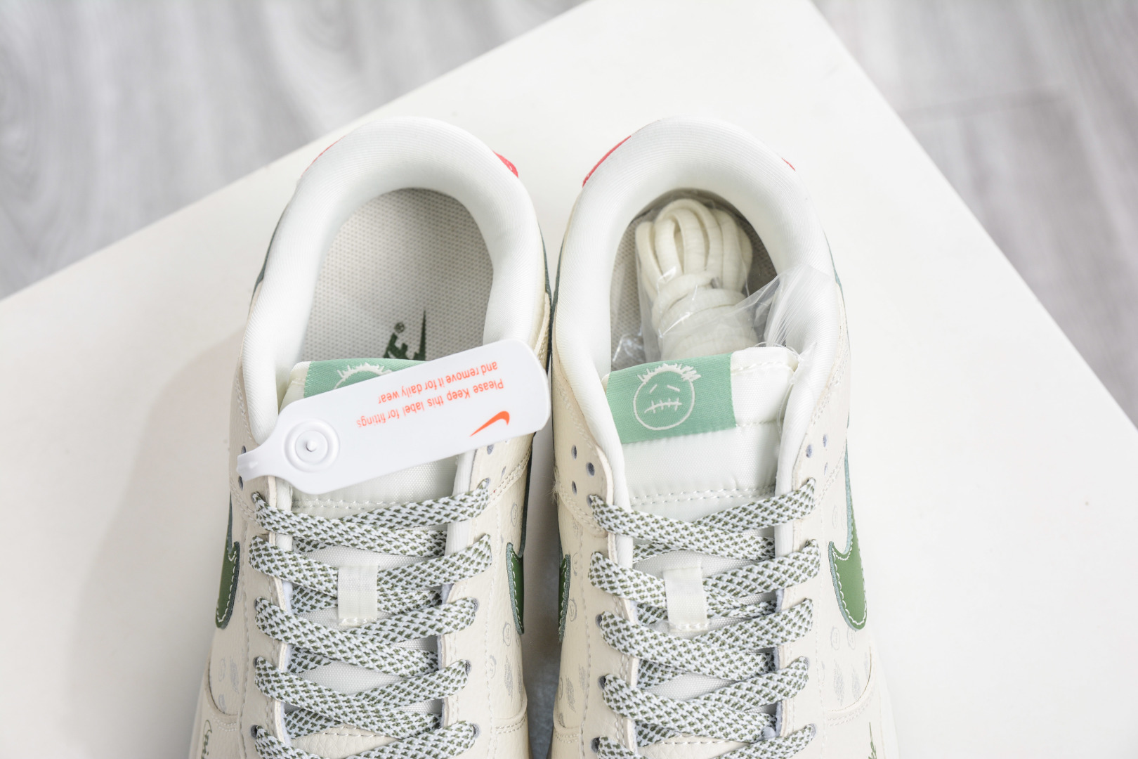 270 Nike SB Dunk Low 米白绿 DS6608-018