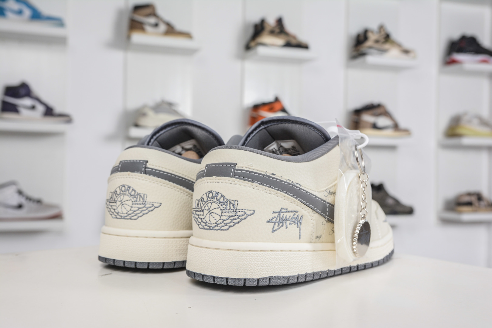 270 Air Jordan 1 Retro Low x Stussy 斯图西联名-米白灰 LL8888-001