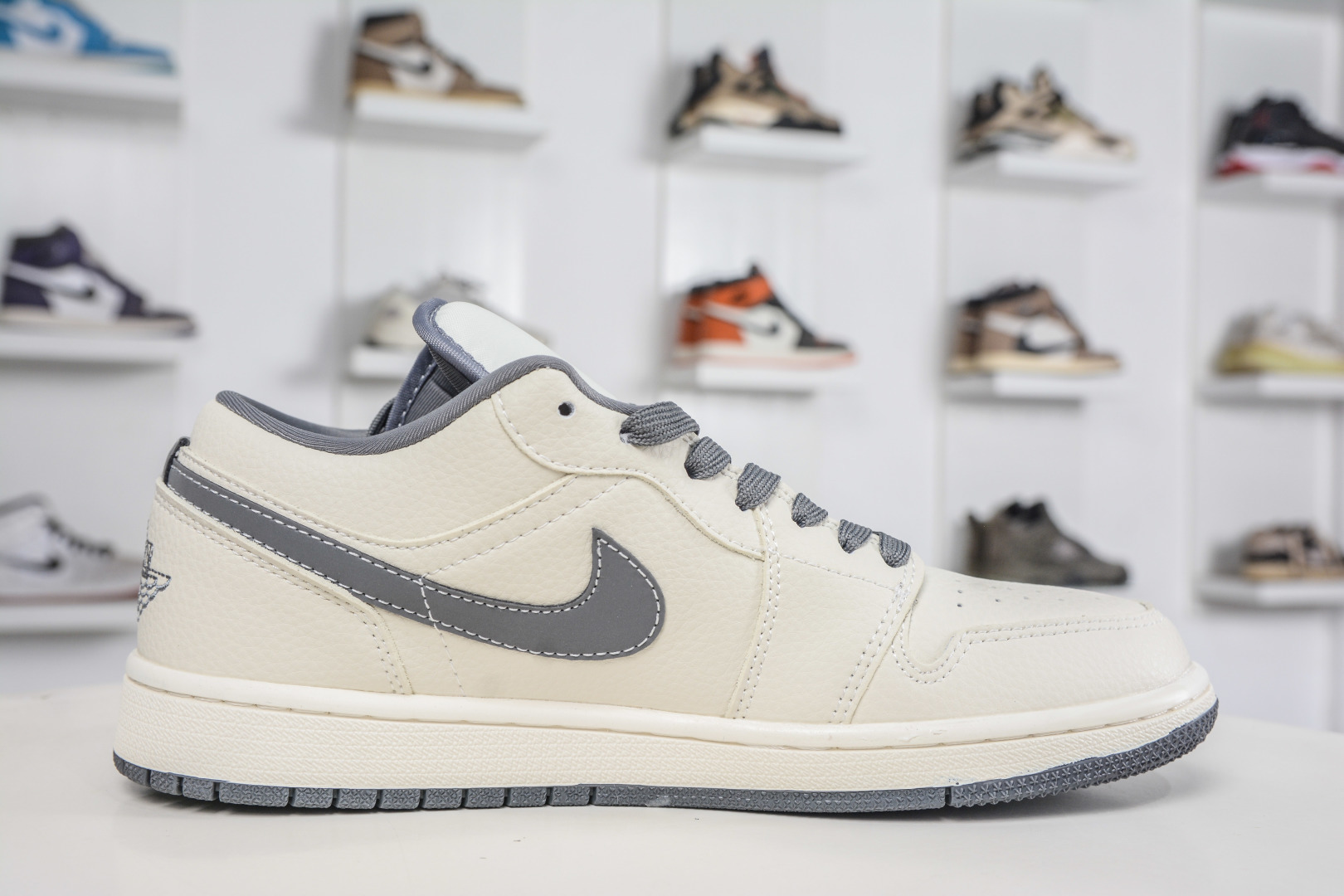 270 Air Jordan 1 Retro Low x Stussy 斯图西联名-米白灰 LL8888-001