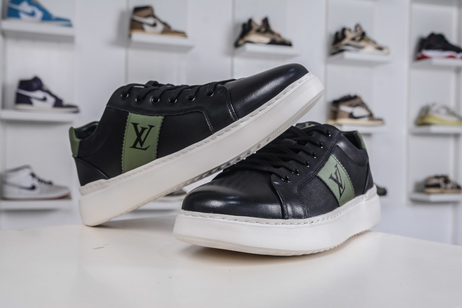 260 Louis VuittLV男鞋路易威登休闲文化运动板鞋系列