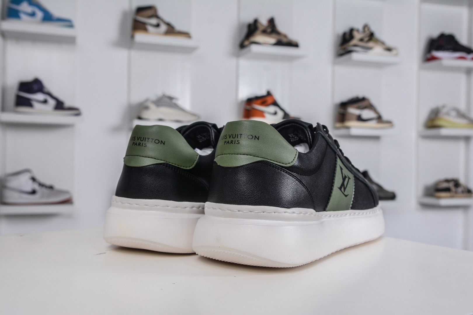 260 Louis VuittLV男鞋路易威登休闲文化运动板鞋系列