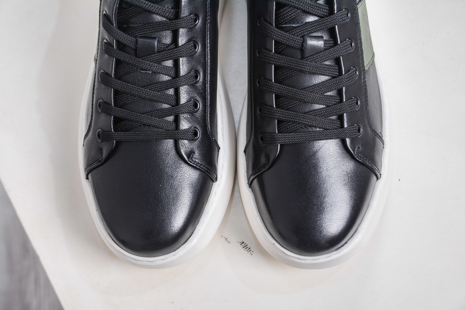 260 Louis VuittLV男鞋路易威登休闲文化运动板鞋系列