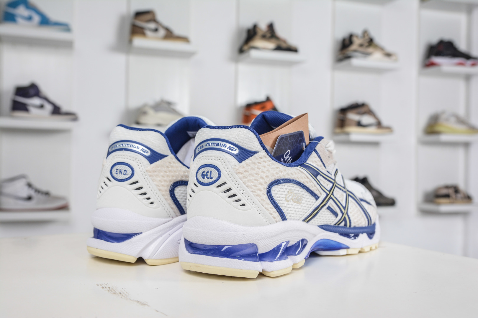 200 ASICS Gel-Nimbus 10.1 亚瑟士雨云10.1代系列轻量缓震休闲运动跑步鞋 1203A875-250