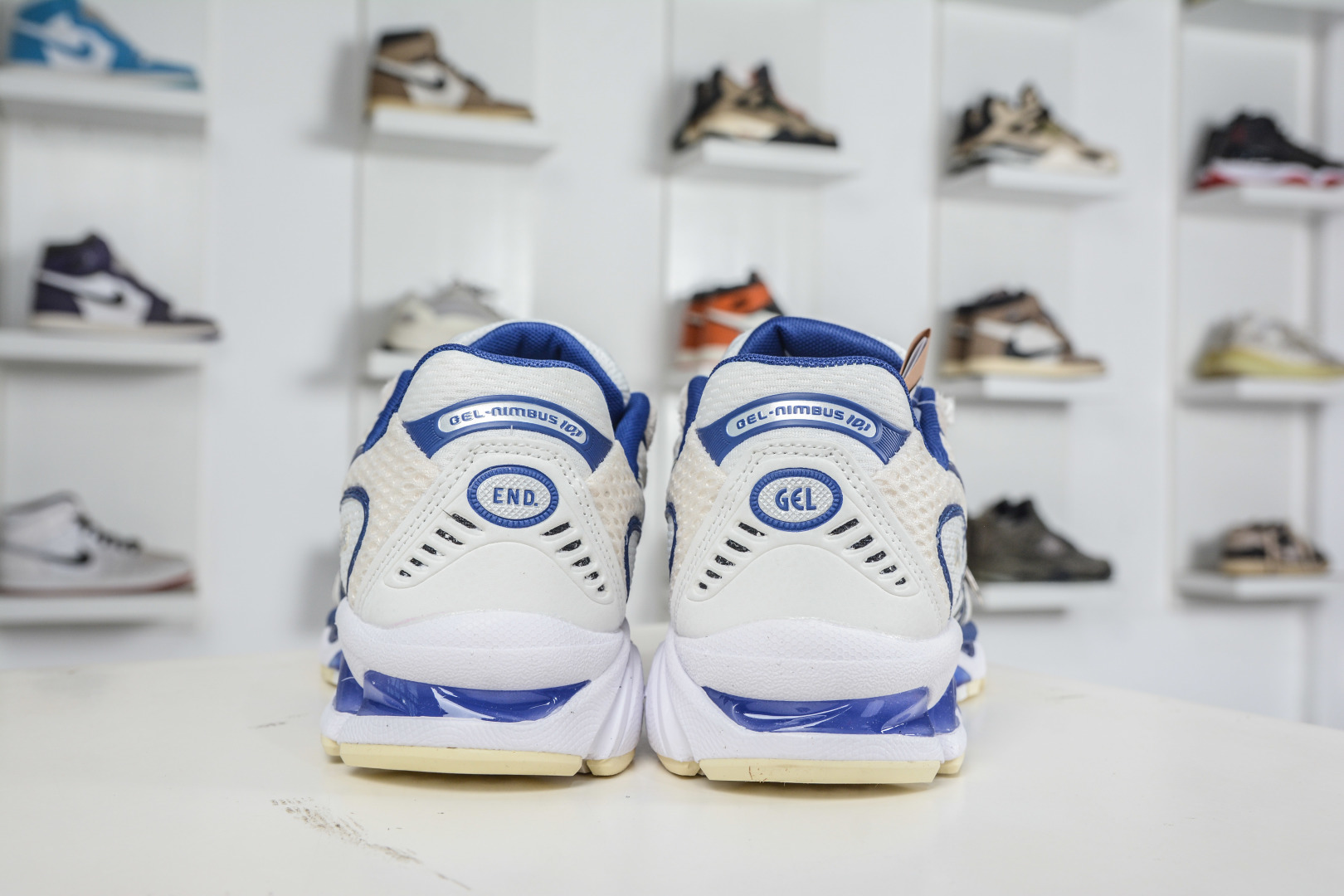 200 ASICS Gel-Nimbus 10.1 亚瑟士雨云10.1代系列轻量缓震休闲运动跑步鞋 1203A875-250