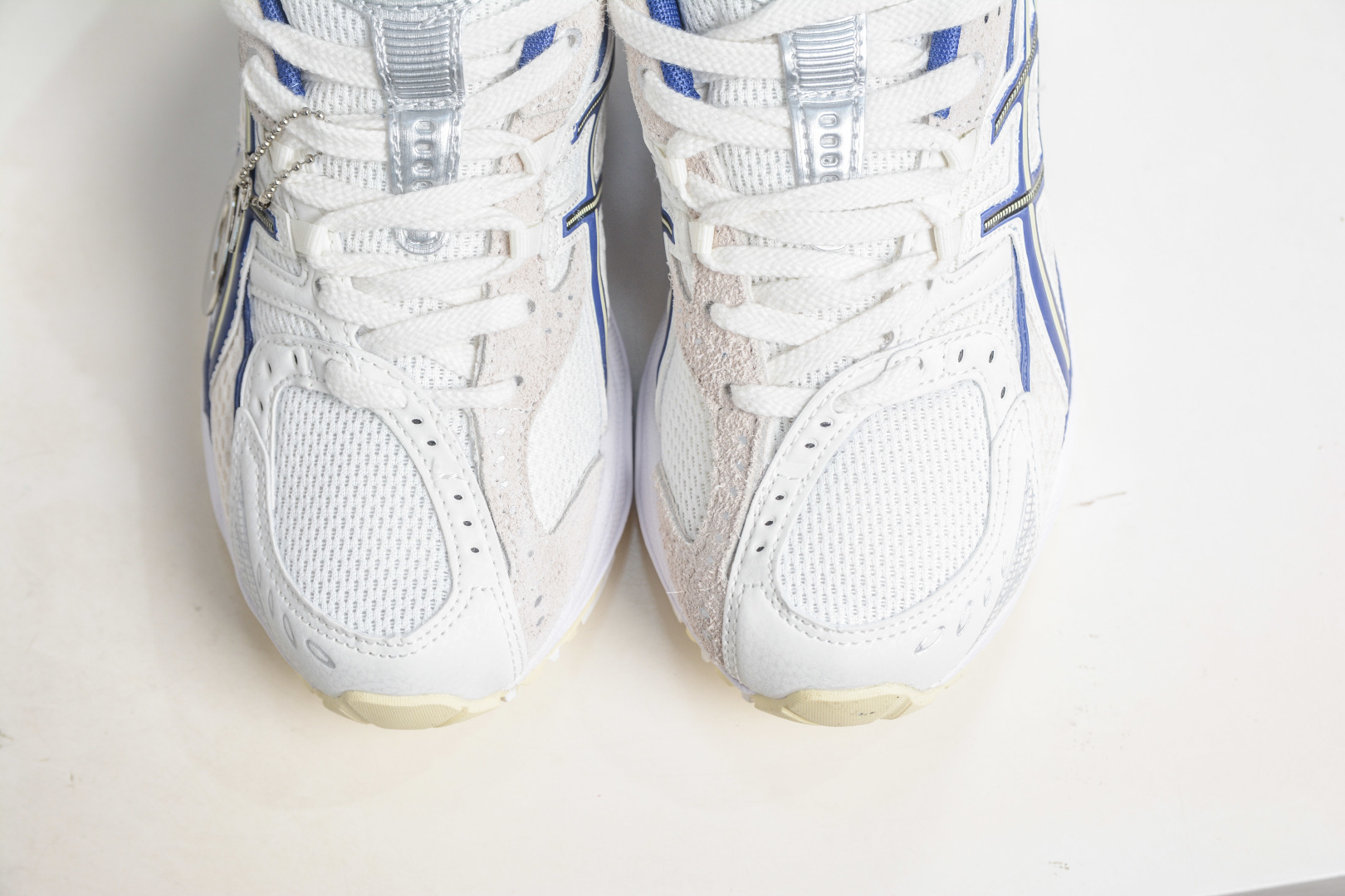 200 ASICS Gel-Nimbus 10.1 亚瑟士雨云10.1代系列轻量缓震休闲运动跑步鞋 1203A875-250