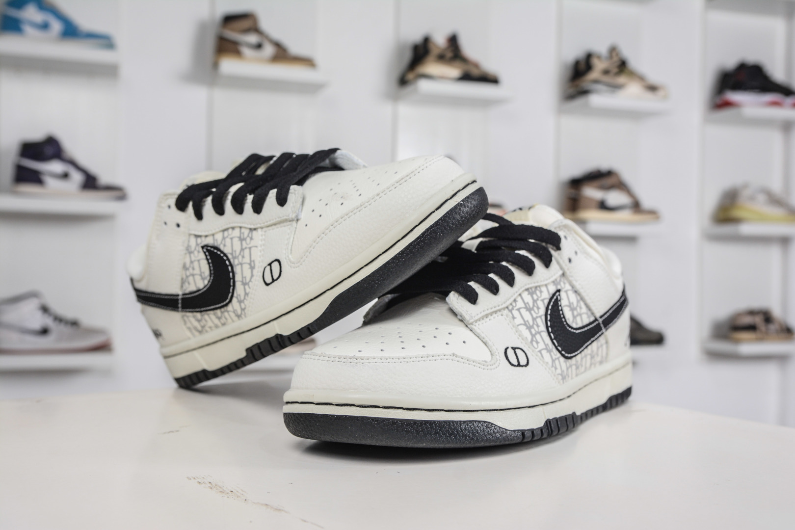 270 Nike SB Dunk Low x DIOR 迪奥联名-白黑 YF9511-924