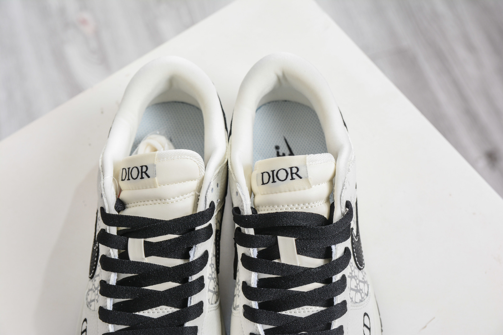 270 Nike SB Dunk Low x DIOR 迪奥联名-白黑 YF9511-924