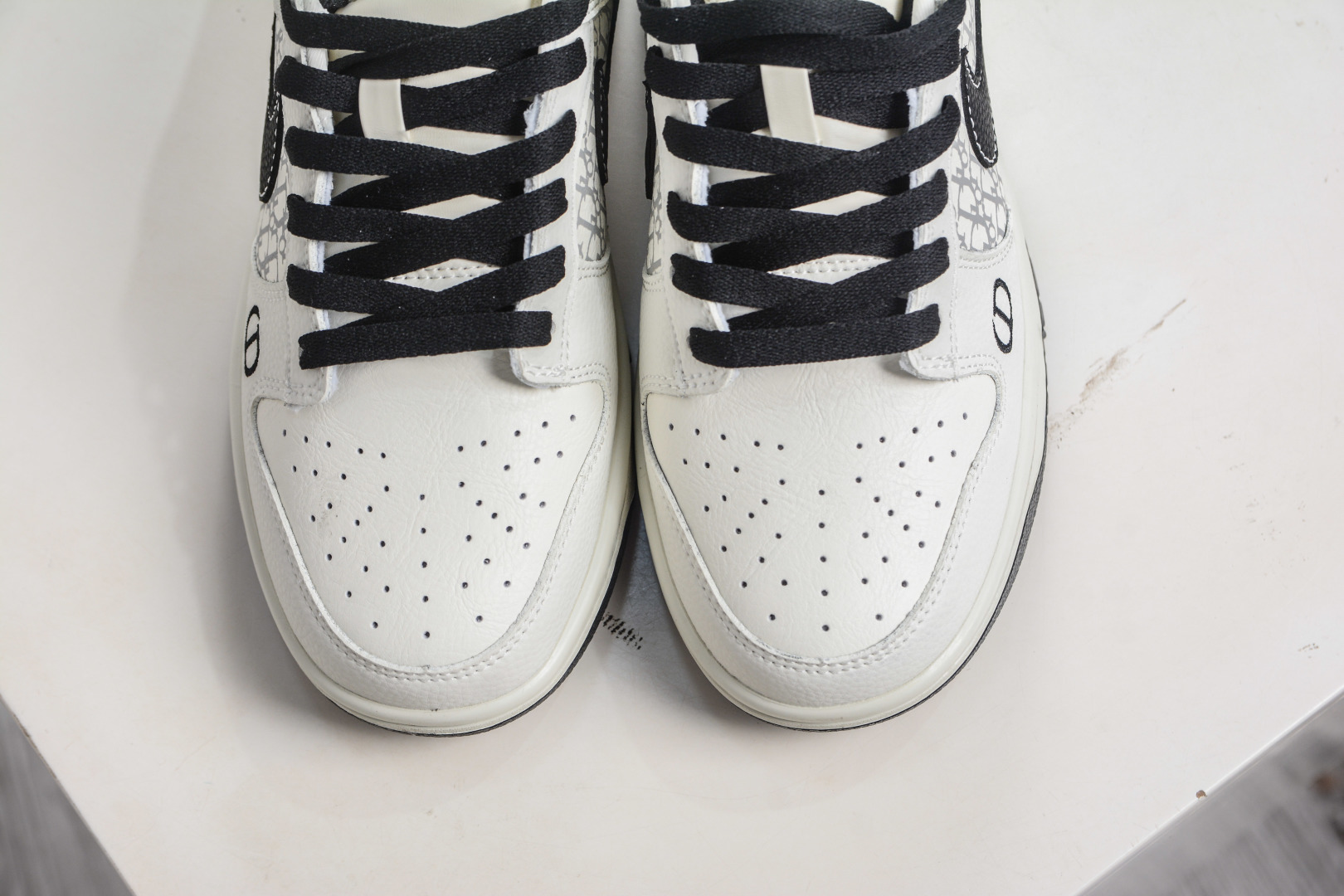 270 Nike SB Dunk Low x DIOR 迪奥联名-白黑 YF9511-924